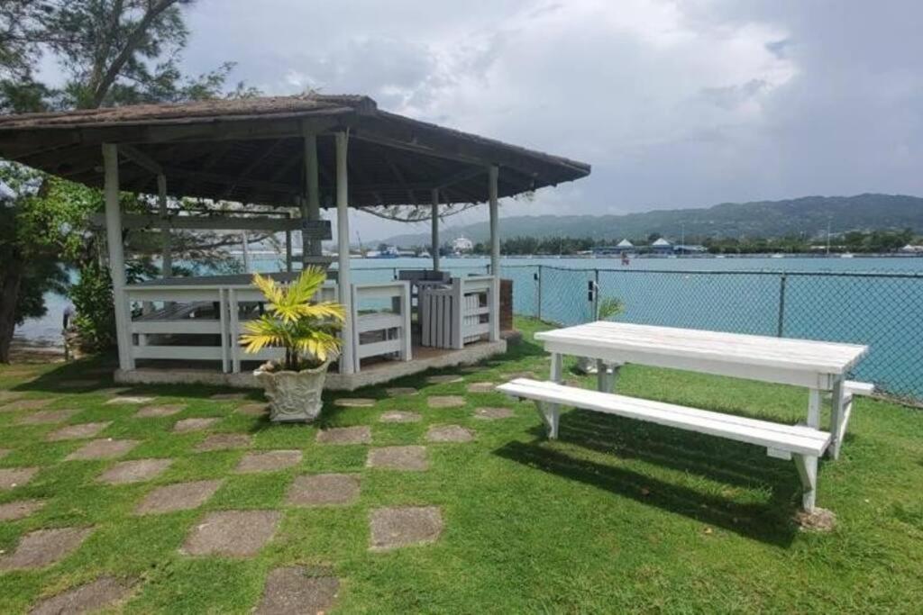 شقة مونتيغو باي  في Chalet Cassie المظهر الخارجي الصورة
